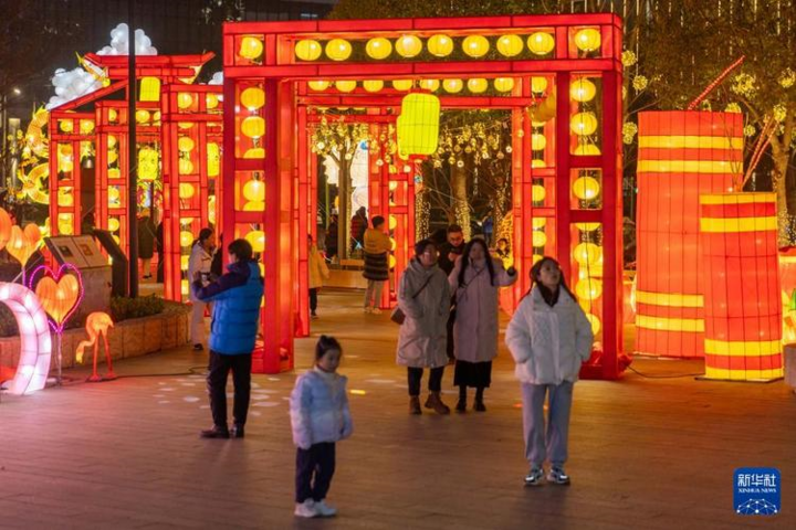 Lễ hội đèn lồng chào đón năm mới ở thành phố Thượng Hải.