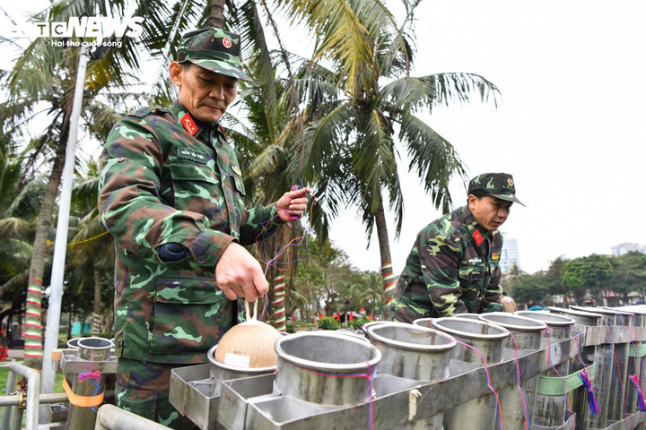 Các địa điểm bắn pháo hoa tầm cao kết hợp pháo hoa tầm thấp gồm: Quận Hoàn Kiếm - trước trụ sở tòa soạn Báo Hà Nội Mới và trước Bưu điện Hà Nội); Quận Tây Hồ - vườn hoa Lạc Long Quân và trước cổng UBND quận; Quận Nam Từ Liêm - khuôn viên đường đua F1, phường Phú Đô; Quận Hai Bà Trưng - Đảo Dừa, công viên Thống nhất, phường Lê Đại Hành; Quận Hà Đông - hồ Văn Quán, phường Văn Quán; Thị xã Sơn Tây - Thành cổ Sơn Tây; Huyện Thanh Trì - khu đất dự án hồ điều hòa, xã Tam Hiệp; Huyện Đông Anh - Trung tâm Thể dục Thể thao huyện.