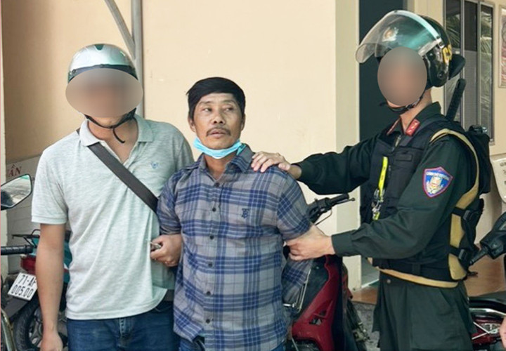 Trương Văn Út bị công an bắt giữ khi đang lẩn trốn ở Bến Tre. (Ảnh do công an cung cấp)