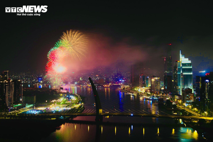 Chủ tịch TP.HCM: Năm 2025, hành động quyết liệt để bứt phá - 5