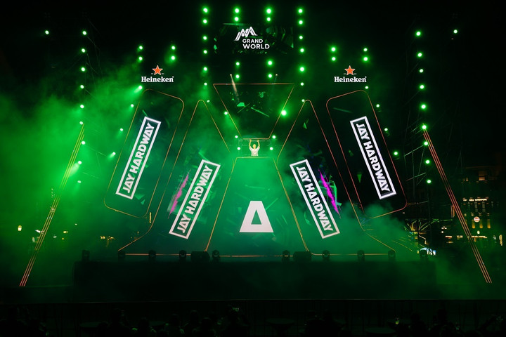 Du khách 'cháy hết mình' trong siêu lễ hội âm nhạc đón năm mới tại Grand World - 6