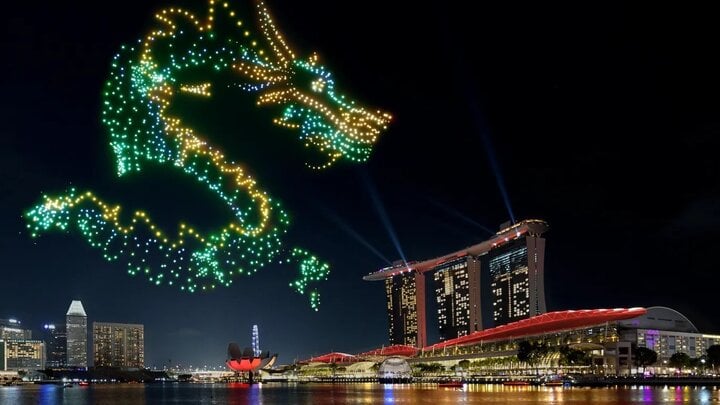 Màn trình diễn ánh sáng bằng drone tại Vịnh Marina, Singapore vào tháng 1. (Ảnh: Marina Bay Sands)