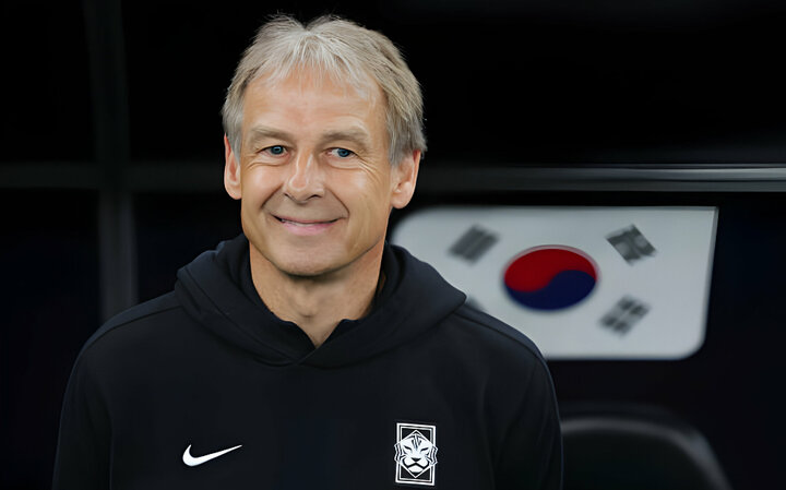 HLV Klinsmann trở về Mỹ sau 2 ngày ở Hàn Quốc.