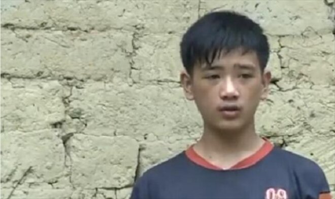 Mồ côi bố mẹ, Vĩ Nhân Long phải đi nhặt rác suốt 6 năm để có tiền sinh hoạt. (Ảnh: Baidu)