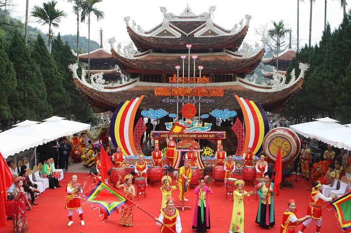 Lễ hội chùa Hương.