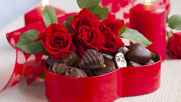 Hoa hồng phối kết hợp chocolate là phần quà Valentine "quốc dân" được không ít người yêu thích. (Ảnh: Pinterest)