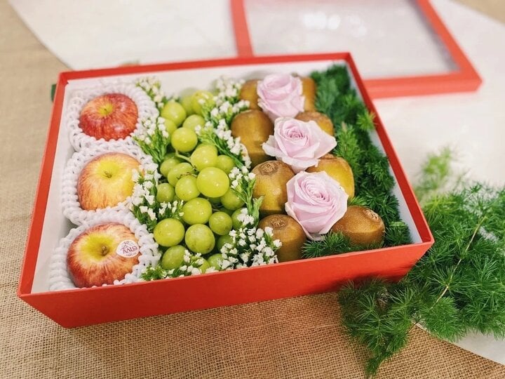 Hộp vàng hoa quả trái cây là phần quà thực tế cơ hội Valentine. (Ảnh: Organic Mart)