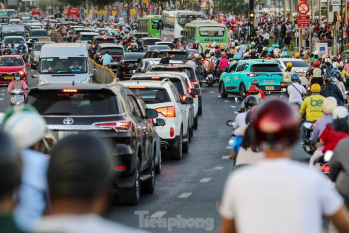 Kinh nghiệm lái ô tô trở lại thành phố sau kỳ nghỉ Tết - 2