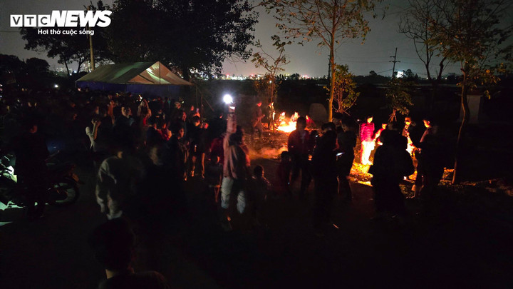 Chợ Âm Dương được phục dựng lại mang đậm màu sắc tín ngưỡng dân gian rất đặc trưng của vùng Kinh Bắc. Người dân vùng Bắc Ninh quan niệm rằng có như vậy thì việc làm ăn hay mùa vụ năm đó mới được thuận lợi.