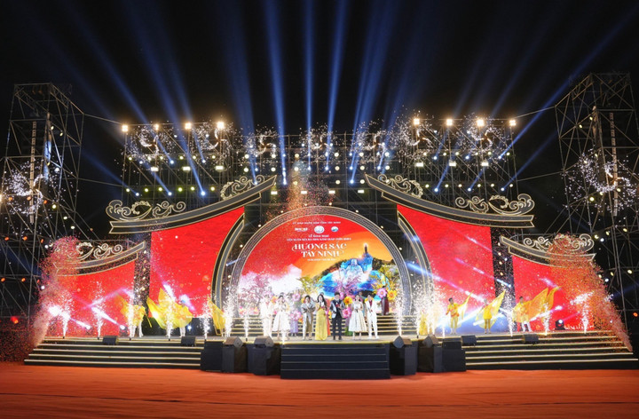 Đêm khai mạc Hội xuân núi Bà Đen 2024. (Ảnh: Sun World Ba Den Mountain)