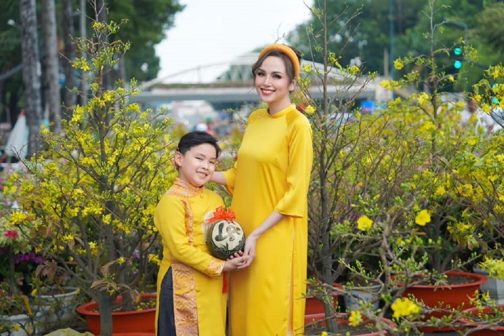 Trước đó, Diễm Hương tiết lộ bé Noah - con trai cô - yêu mến và mong muốn gọi ông xã hiện tại của cô là "bố".