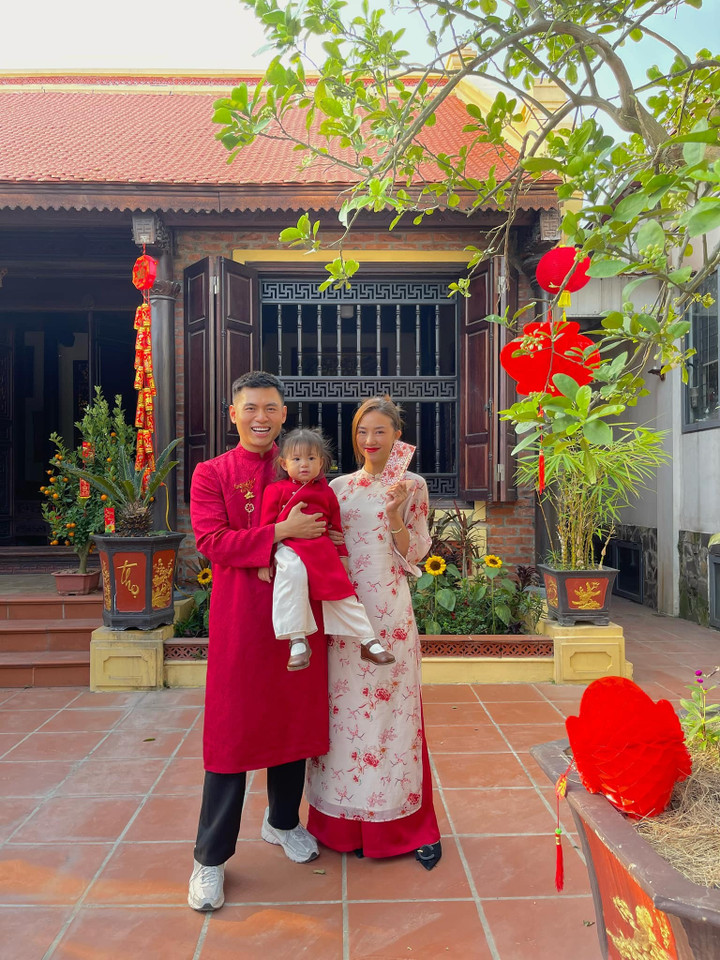 Em bé hot nhất mạng xã hội dịp Tết, mỗi ngày một bộ áo dài - 9