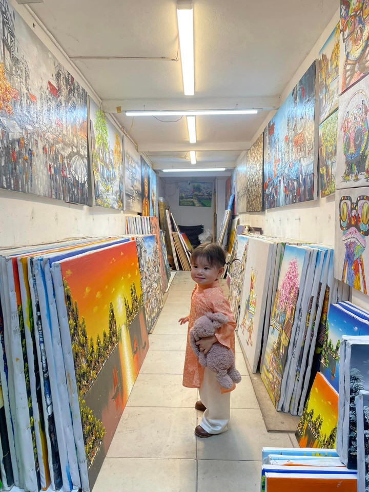 Em bé hot nhất mạng xã hội dịp Tết, mỗi ngày một bộ áo dài - 15