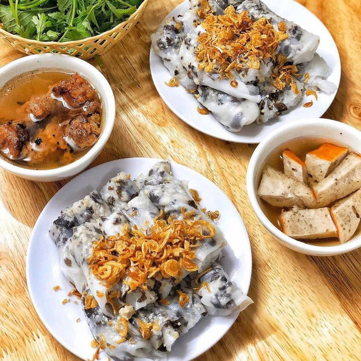 Cùng là món bánh cuốn nhưng mỗi quán lại mang một hương vị đặc trưng riêng.