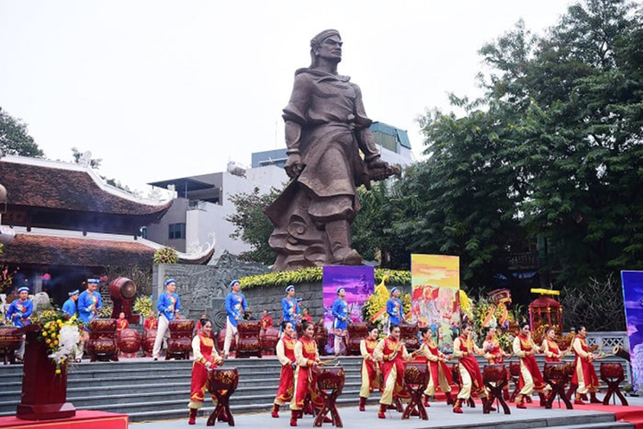 Lễ hội gò Đống Đa tổ chức vào ngày mùng 5 tháng giêng âm lịch hàng năm.