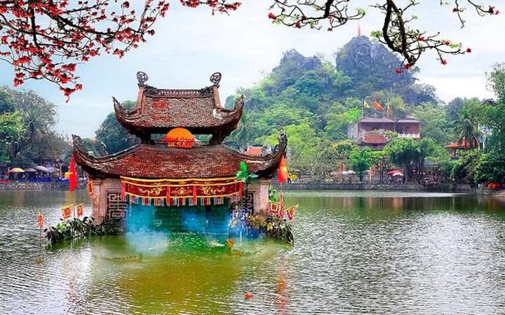 Chùa Thầy có rất nhiều hoạt động văn hóa vị mùa lễ hội.
