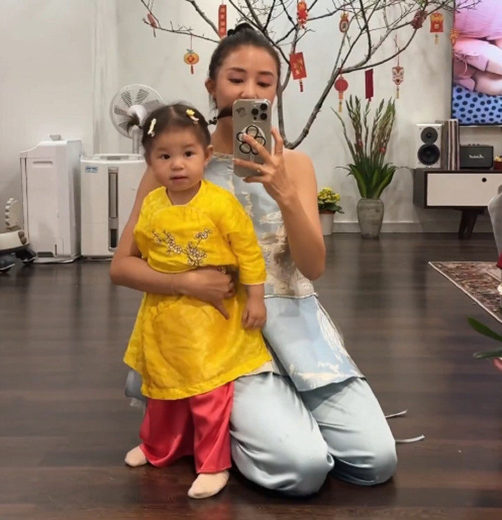 Mỗi bộ ảnh của Pam được mẹ Salim đăng tải đều nhận được hàng triệu lượt tương tác.