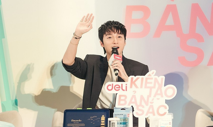 Quyết định tái hợp tác trong năm 2024 của Sơn Tùng M-TP với văn phòng phẩm Deli mang lại làn sóng mới được giới trẻ chào đón. (Nguồn: Deli)