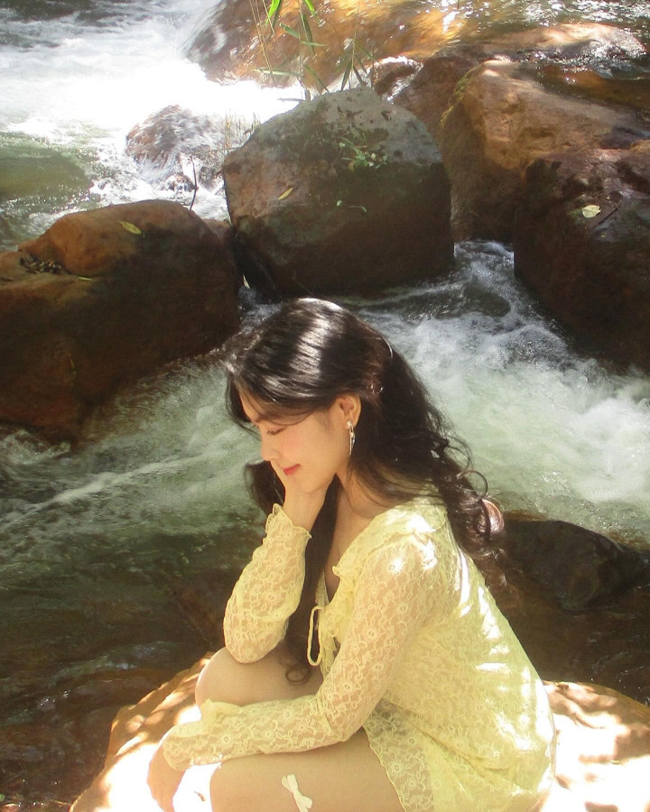 Tuy không quá mặn mà với các hoạt động của làng giải trí nhưng Lọ Lem vẫn thường xuyên cùng bố xuất hiện ở một số sự kiện phù hợp. Cô cũng tham gia nhiều hoạt động thiện nguyện và ủng hộ các chương trình hỗ trợ người nghèo do bố làm MC.