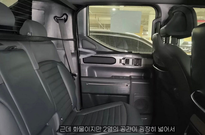 Khoang nội thất của KIA Tasman (Ảnh: WoopaTV)