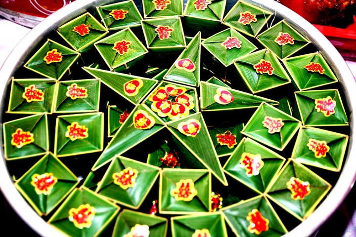 Bánh phu thê là lễ vật không thể thiếu trong đám cưới, đám hỏi và các dịp lễ tết. (Ảnh: Front of Center)