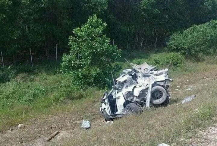 Cả 3 nạn nhân thương vong đều ngồi trên xe ô tô con.