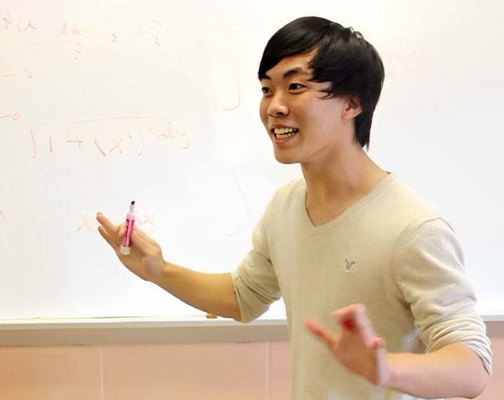 Luke Tang được nhận xét là chàng trai thông minh, học tập xuất sắc và vô cùng tốt bụng.