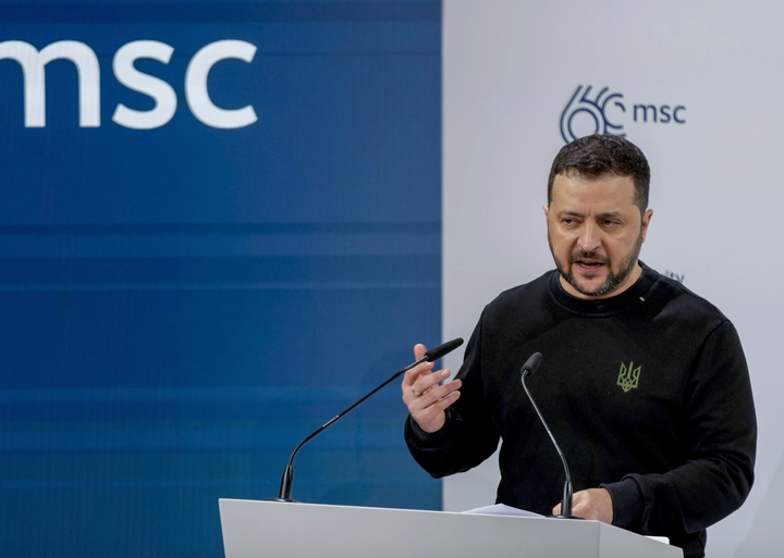 Tổng thống Ukraine Volodymyr Zelensky phát biểu tại hội nghị an ninh tại Munich (Đức) hôm 17/2. (Ảnh: AP)