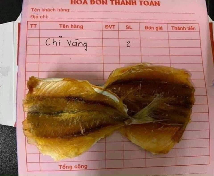 Bức ảnh "2 chỉ vàng" gây sốt mạng trong ngày vía Thần Tài. (Ảnh: Không Sợ Chó)