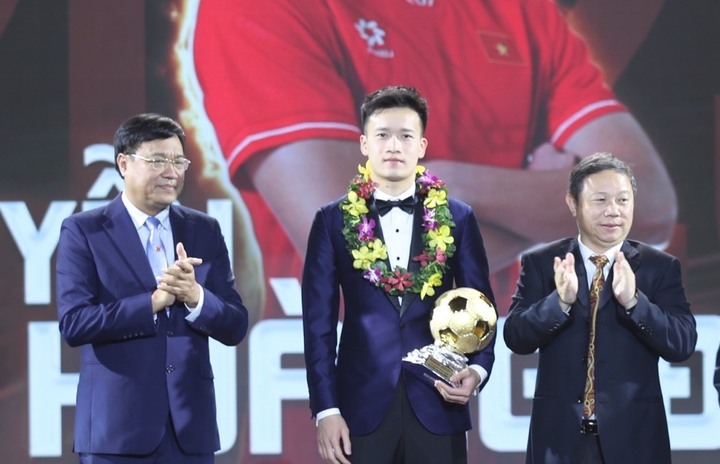 Trực tiếp Quả bóng Vàng Việt Nam 2023: Hoàng Đức được vinh danh - 1