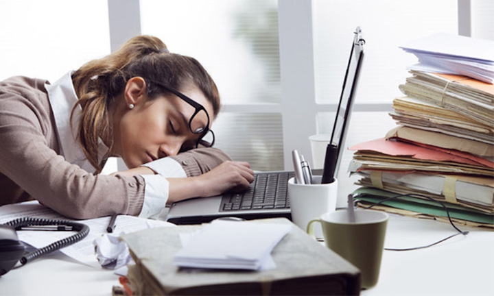 Nhiều nhân viên văn phòng chán nản, không muốn quay lại làm việc sau Tết. (Ảnh minh họa)