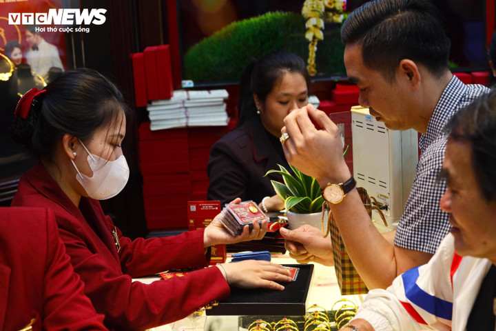 Các loại nhẫn tròn trơn, đồng xu vàng loại từ 1-2 chỉ đang là mặt hàng được nhiều người lựa chọn mua nhất.