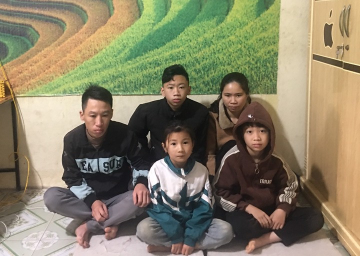 Gia đình anh Thành kiệt quệ kinh tế sau 4 lần con mổ tim. (Ảnh: NVCC)