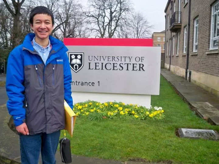 Yasha giảng dạy tại Đại học Leicester (Ảnh: Moussa Asley/SWNS)