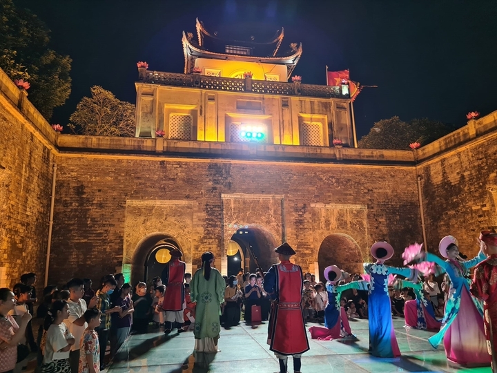 Hoàng Thành Thăng Long.
