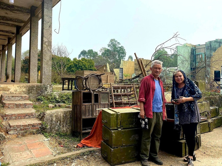 Biên kịch Trịnh Thanh Nhã (phải) và đạo diễn Phi Tiến Sơn ở hậu trường phim "Đào, phở và piano".