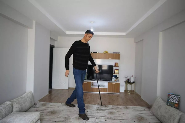 Sultan có một khối u gây ra bệnh phì đại tuyến yên khiến cơ thể anh sản sinh nhiều hoóc môn tăng trưởng. (Ảnh: Getty Images)