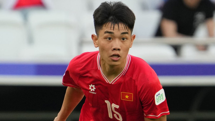 Nguyễn Đình Bắc là một trong những cầu thủ trẻ được HLV Troussier trao niềm tin nhiều nhất ở đội tuyển Việt Nam. Đình Bắc ra mắt đội tuyển quốc gia trong trận gặp Philippines tháng 11 năm ngoái và có 2 bàn thắng sau 4 lần ra sân.