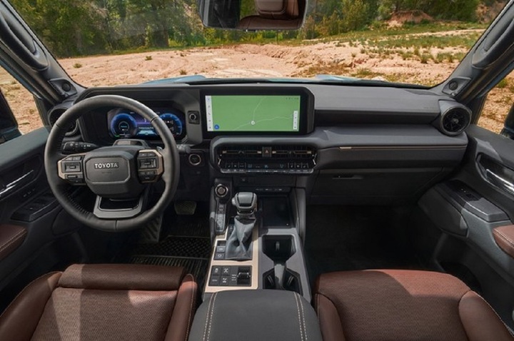 Toyota Land Cruiser Prado 2024.