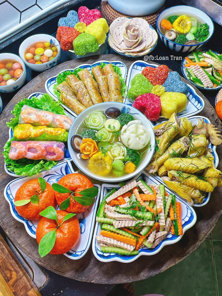 Mâm cỗ mặn cúng gia tiên trong nhà ngày rằm tháng Giêng. (Ảnh: Loan Trần)