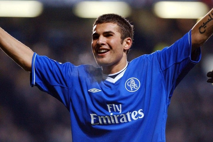 Năm 2003, Chelsea ký hợp đồng với Adrian Mutu - tài năng hàng đầu của bóng đá Romania. Lúc ấy anh được ví như "Hagi mới". Tuy nhiên, Mutu gặp vấn đề về phong cách sống. Cầu thủ này đắm chìm trong lối sống xa hoa với người đẹp, siêu xe, tiệc tùng. Thậm chí, Mutu còn sử dụng ma túy và bị cấm thi đấu. Ở Chelsea, tiền đạo này nhiều lần bỏ tập mà không xin phép, sau đó bị cắt hợp đồng. Tại Fiorentina, Mutu vẫn "ngựa quen đường cũ". Anh dương tính với chất cấm năm 2010 và bị cấm thi đấu nửa năm. Ở ĐTQG, anh 2 lần bị cấm thi đấu do say rượu.