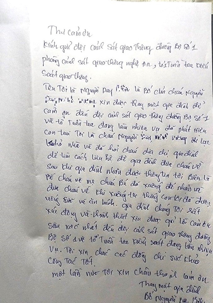 Người thân viết thư cảm ơn các chiến sĩ đã đưa cháu về nhà.