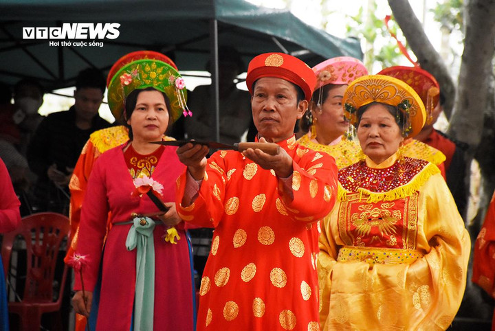 Chủ tế năm nay là ông Trương Văn Lậm - Trưởng thôn Hoà Lễ.
