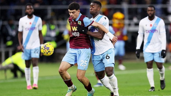 Crystal Palace chạm trán Burnley tại Premier League.