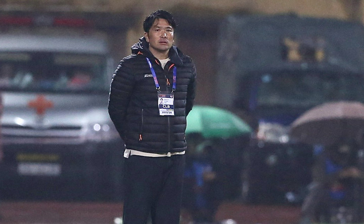 HLV Daiki Iwasama của Hà Nội FC (Ảnh: Hoàng Tú)