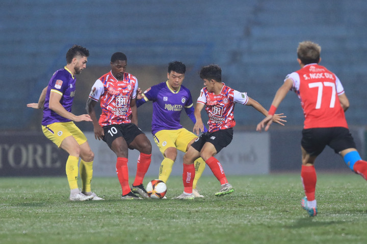 Hà Nội FC có lợi thế lớn.