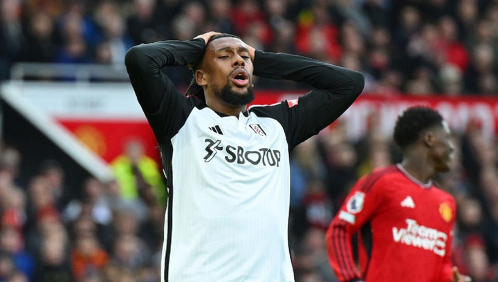 Iwobi bỏ lỡ cơ hội. (Ảnh: Getty Images)