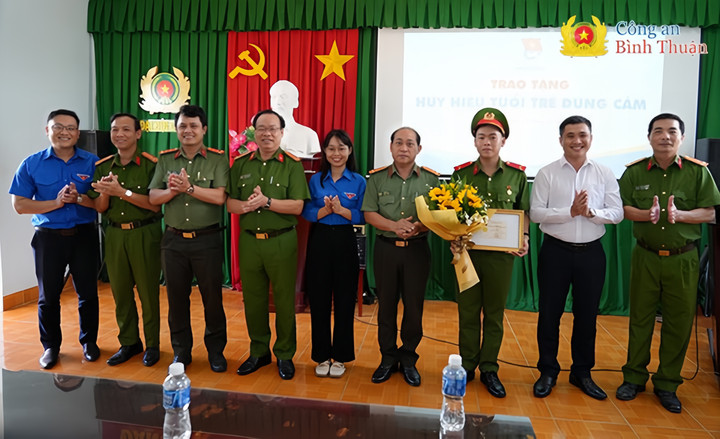 Chiến sĩ nghĩa vụ Hồ Tài thuộc Tiểu đội Cảnh sát bảo vệ mục tiêu Tỉnh ủy Bình Thuận.