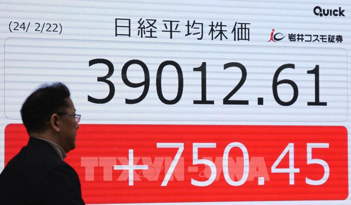 Bảng chỉ số chứng khoán tại Tokyo, Nhật Bản. (Ảnh: Kyodo/TTXVN)