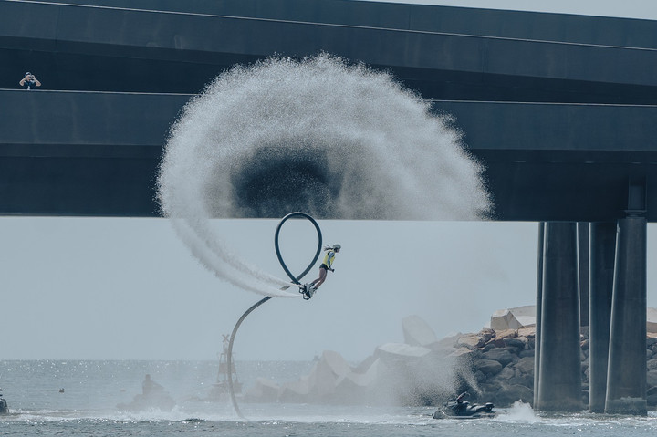 Những cú nhào lộn ngoạn mục của vận động viên quốc tế.